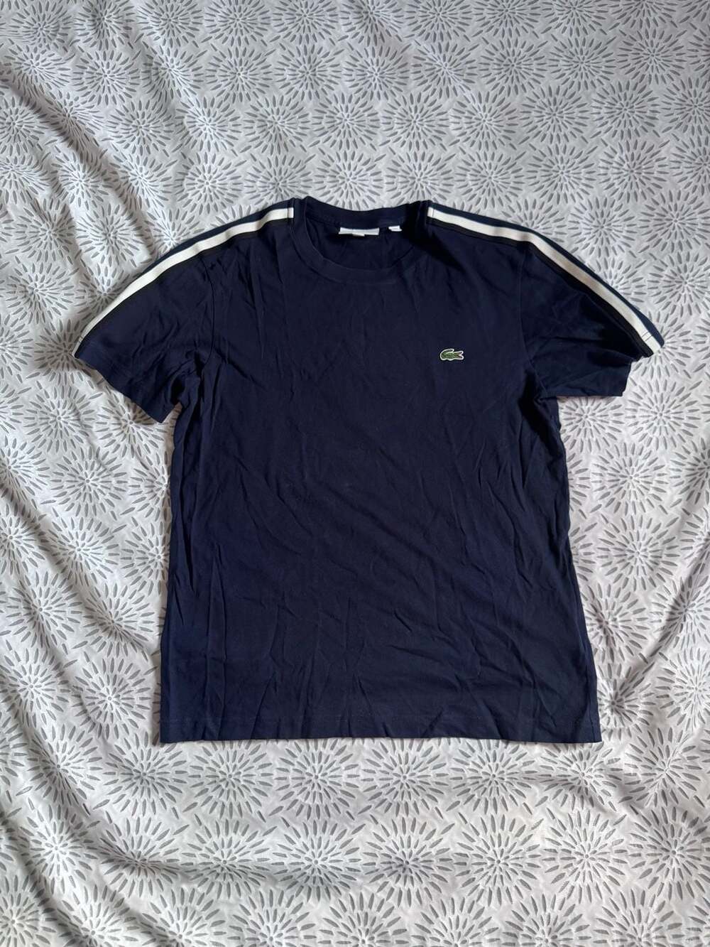 Lacoste Men's T-Shirt with Contrast Shoulder Stripe Men’s M